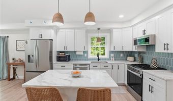 72 Wilbur Rd, Lincoln, RI 02865