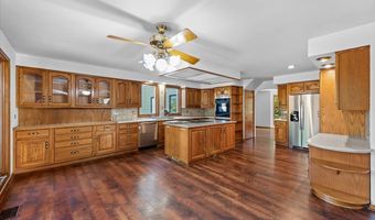 322 W Dowell Rd, McHenry, IL 60051