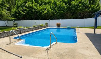12 Jamie Ct, Barnegat, NJ 08005