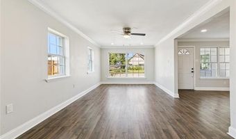 300 CHINCHILLA Dr, Arabi, LA 70032