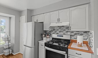21196 WINDING BROOK Sq, Ashburn, VA 20147