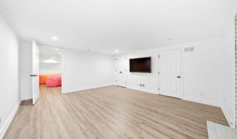 12601 N Osage Rd, Anchorage, KY 40223