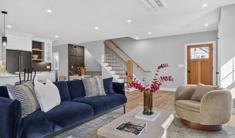 28 Amsden St 28, Arlington, MA 02474