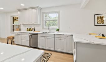 8246 Windcombe Blvd, Indianapolis, IN 46240