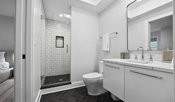 97 Oak Ln, Amagansett, NY 11937