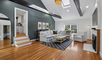 18 Hawk Dr, Bedford, NH 03110