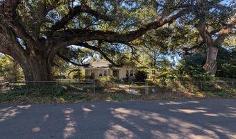 446 Ballentine St, Bay St. Louis, MS 39520