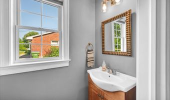 135 West St, Cromwell, CT 06416
