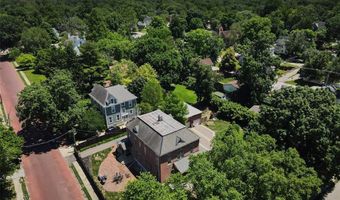 1715 Liberty St, Alton, IL 62002