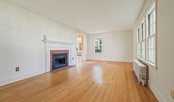 5 Phillips Rd, Falmouth, ME 04105