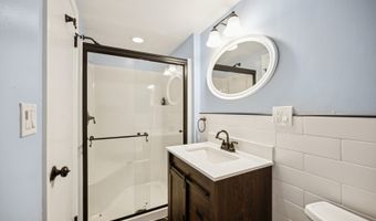2425 N Drury Ln, Arlington Heights, IL 60004