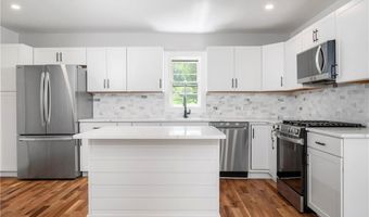 1008 Toll Gate Rd, Warwick, RI 02886