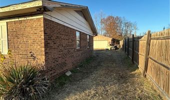 8810 Green Point Dr, Altus, AR 72821