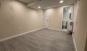 2011 N UPTON St, Arlington, VA 22207