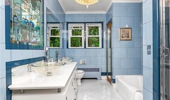 133 Tupelo Hill Dr, Cranston, RI 02920