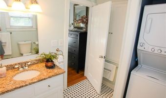 446 Bellevue Ave 6, Newport, RI 02840
