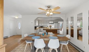 6 Lakewood Dr, Narragansett, RI 02882