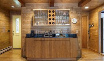 788 Namquid Dr, Warwick, RI 02888