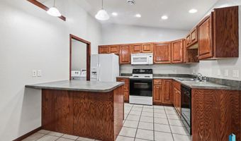 412 N 9th Ave, Brandon, SD 57005