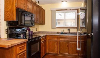 13394 Hughes Ct, Apple Valley, MN 55124
