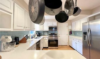 24 High St, Middletown, RI 02842