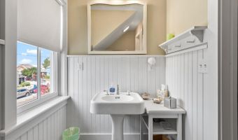 204 HOLLYWOOD St, Bethany Beach, DE 19930