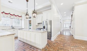 501 Fairview Ave, Abbeville, LA 70510