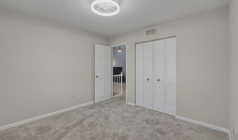 1934 N Charter Point Dr, Arlington Heights, IL 60004