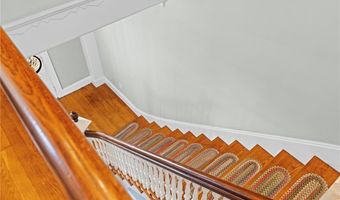 17 Everett St, Newport, RI 02840