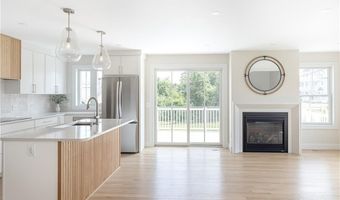10 Mount Hope Ave, Portsmouth, RI 02871
