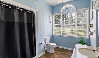 634 Alapaha River Dr, Alapaha, GA 31622