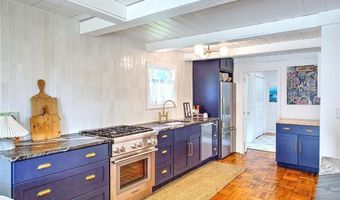 33 W Main Rd, Little Compton, RI 02837