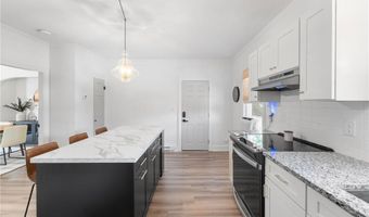 61 School St 2R, Lincoln, RI 02802