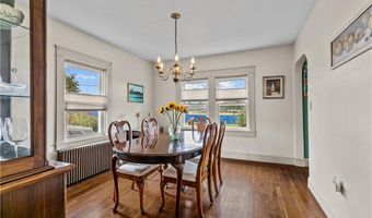 129 Bliss Mine Rd, Newport, RI 02840