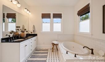 1611 Tippah Park Ct, Charlotte, NC 28205
