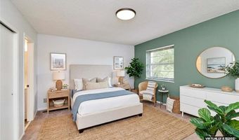 221 Braeshire Dr A, Ballwin, MO 63021