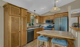 984 Waters Edge Cir, Avon, MN 56310