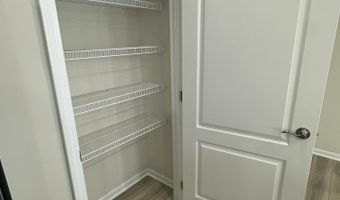 719 W Spaniel Dr, Ann Arbor, MI 48108
