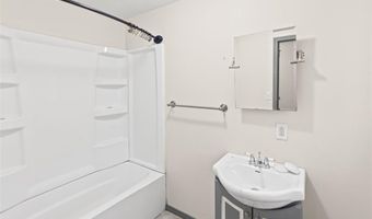 725 Park Dr, Alton, IL 62002