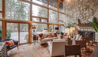6 Williamsburg Ln, Bedford, NH 03110