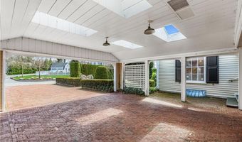 28 S Hill Dr, Cranston, RI 02920