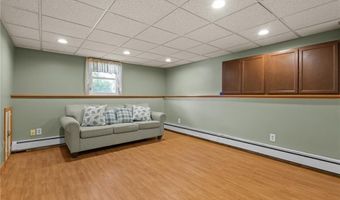 2 Dogwood Dr, Cranston, RI 02921