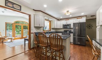 17 Northgate Dr, Albany, NY 12203