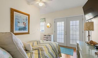45 Crescent Rd, Middletown, RI 02842