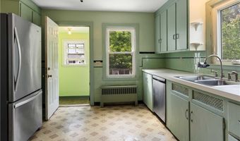 7 Turner Rd, Bristol, RI 02809