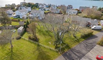 21 Namcook Rd, Narragansett, RI 02882