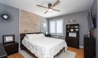 541 N 4th Ave, Addison, IL 60101