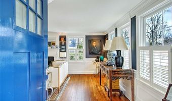 22 Lantern Ln, Barrington, RI 02806