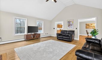 22 Emerald Ln, Bethany, CT 06524