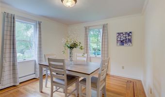 31 Edgewater Rd, Narragansett, RI 02882